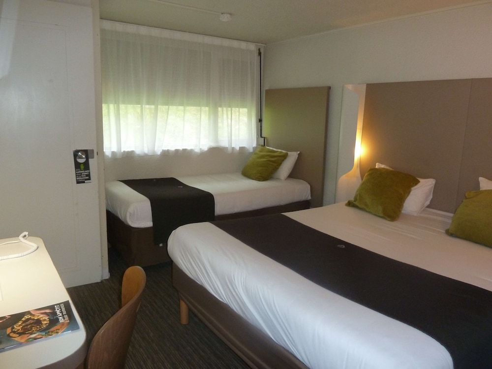 Standard Room, Multiple Beds - Photo 5