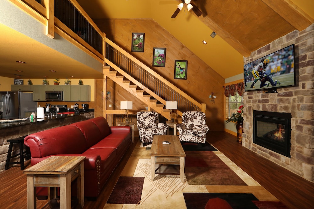 House, Multiple Beds, Hot Tub