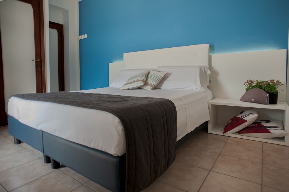 Deluxe Double or Twin Room, Sea View photo 3