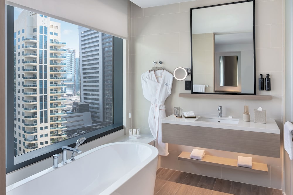 Deluxe Suite, City View photo 2