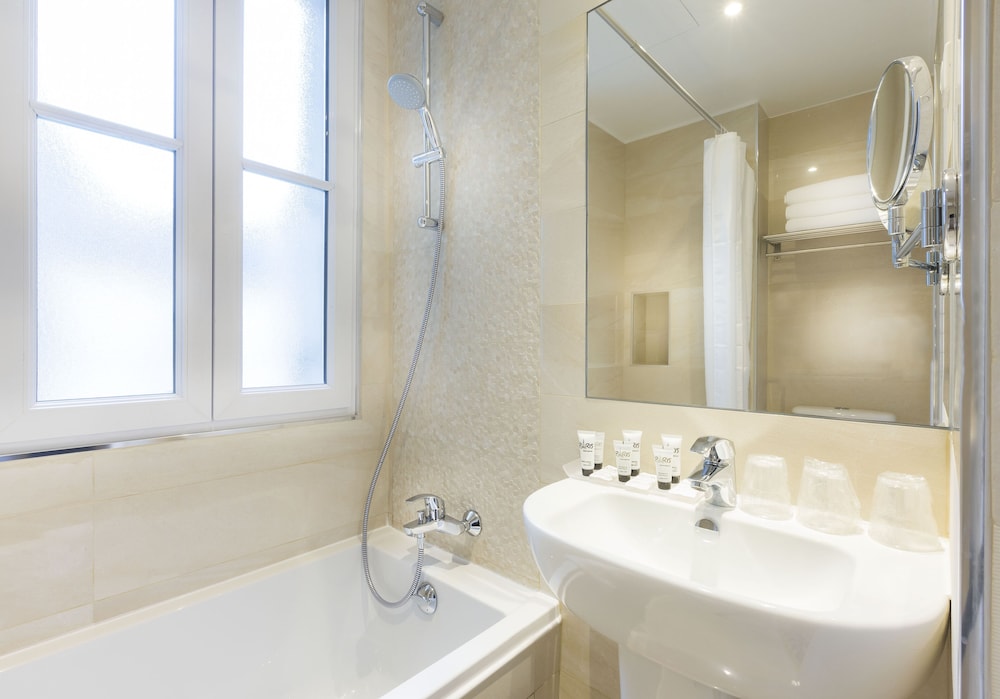 Superior Triple Room photo 3