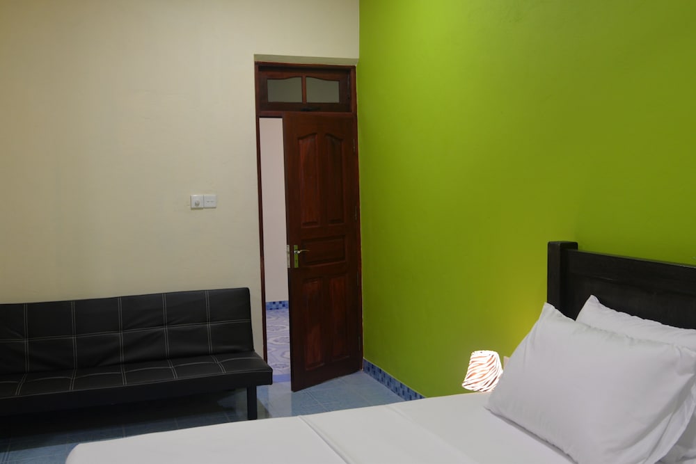 Standard House, 4 Bedrooms, Smoking