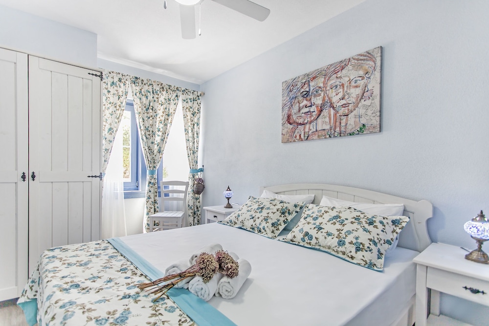 Basic Double Room, 1 Queen Bed photo 3