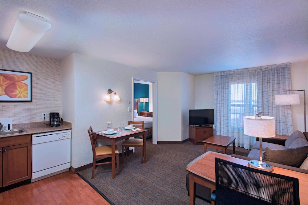 Suite, 1 Bedroom - Photo 1