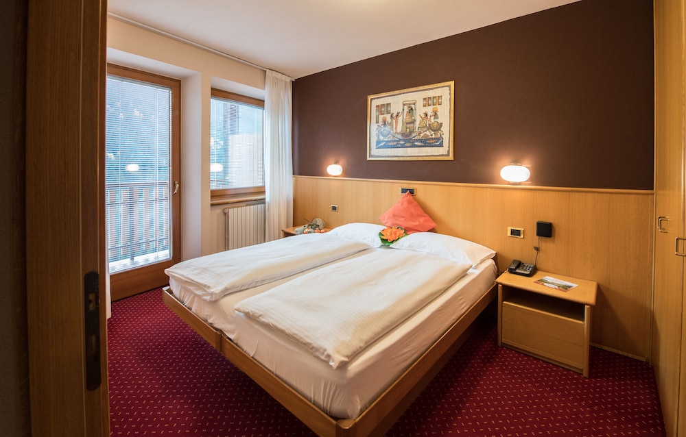Traditional Suite, Non Smoking, Valley View
