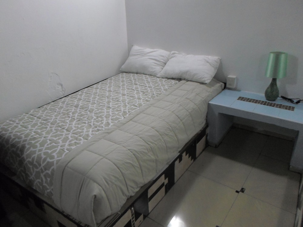 Comfort Room, 1 Queen Bed photo 2