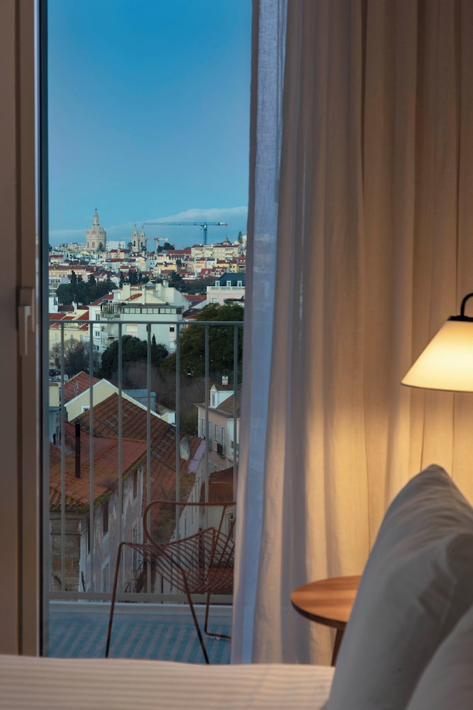 Balcony with City View photo 2