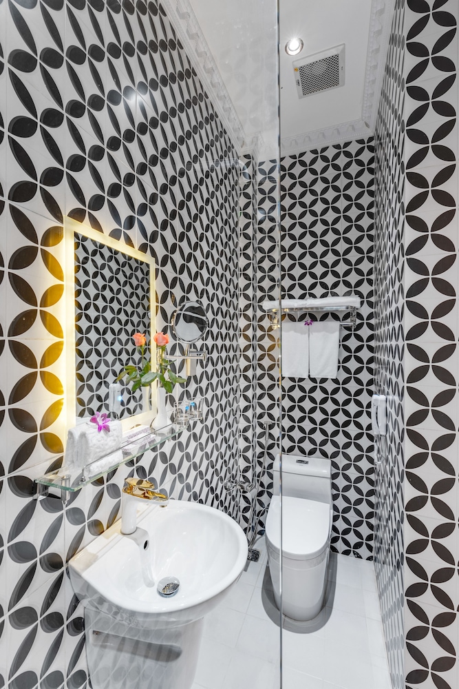 Deluxe Triple Room, Balcony - Photo 17