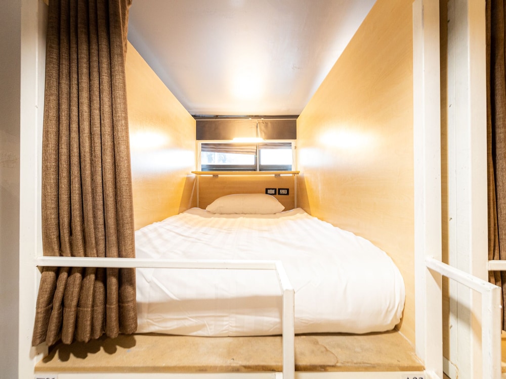 1 Capsule in 12-Bed Mixed Dormitory photo 3