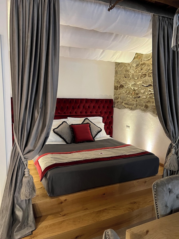 Romantic Suite, 1 King Bed, Non Smoking, City View