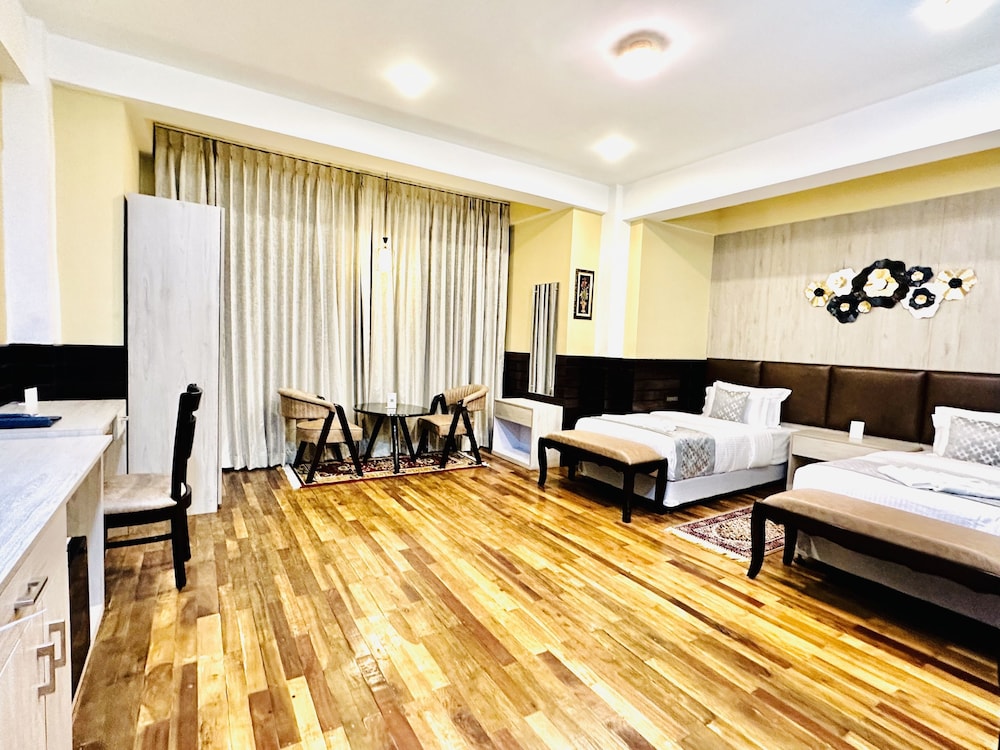Deluxe Room, 2 Twin Beds, Mountain View photo 1