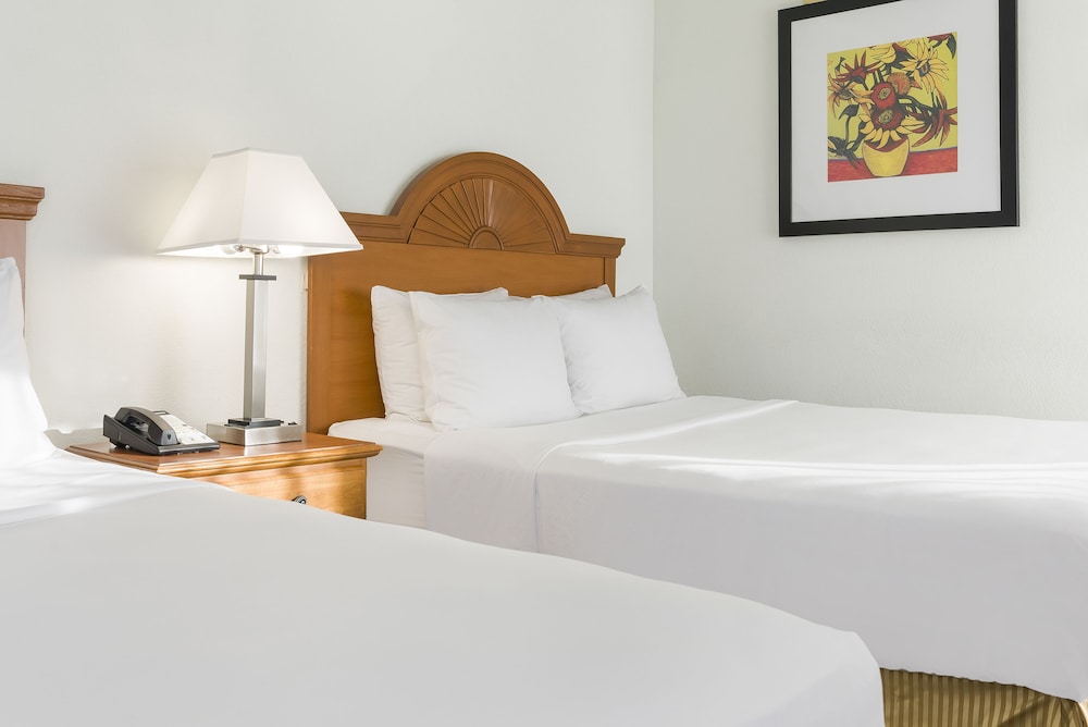 Premium Double Room, 2 Double Beds, Corner View photo 3