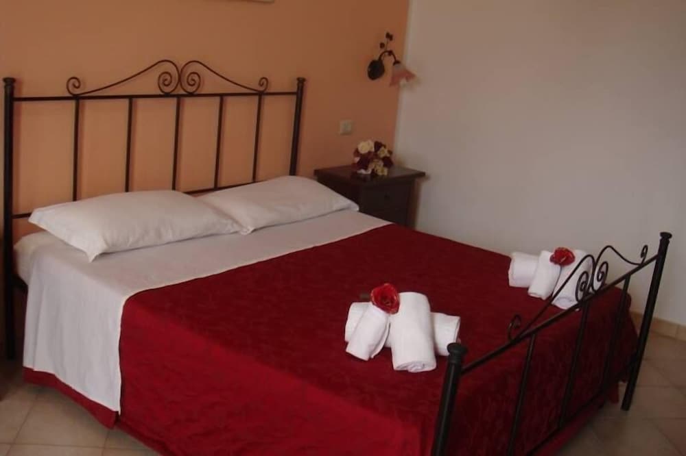 Classic Double Room, Garden View