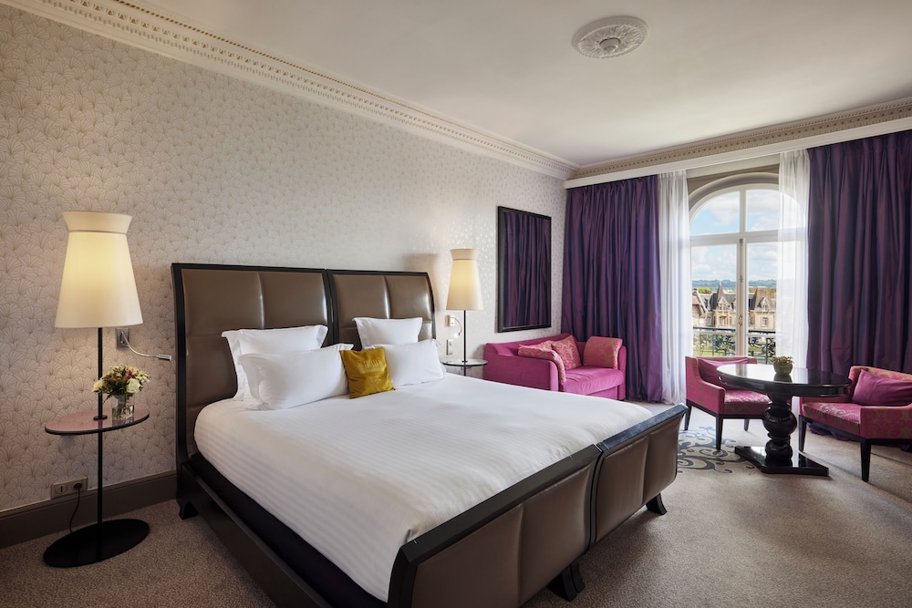 Family Room, 1 King Bed with Sofa bed, Garden View
