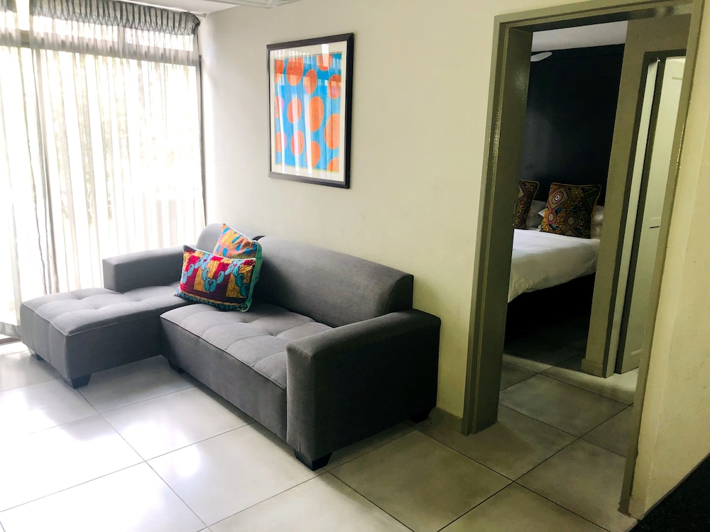 Basic Apartment, 3 Bedrooms, Pool Access, Pool View