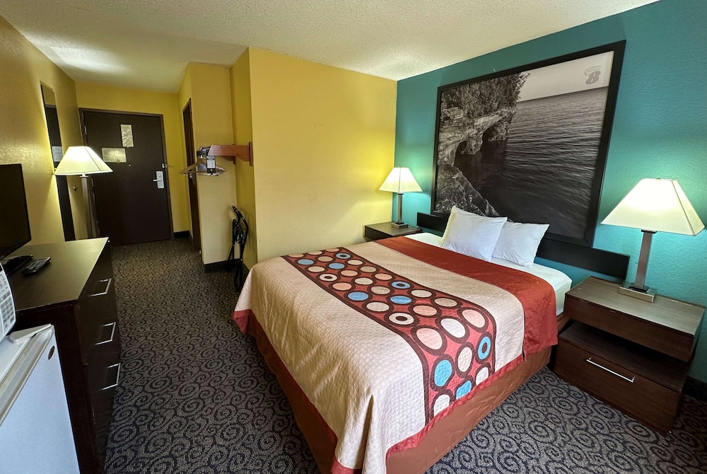 Upgraded, Standard Room, 1 King Bed - Photo 4