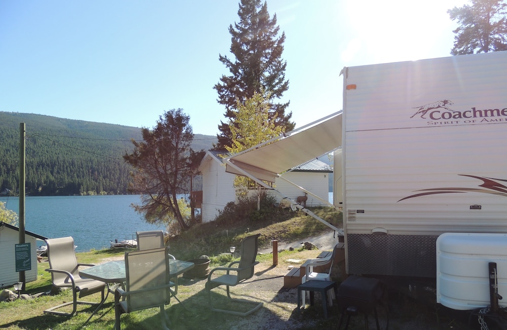 29 Ft. RV Trailer: 2 Slide Outs, Sleeps 6, Kitchen, Bathroom, Lakeside, Awning photo 1