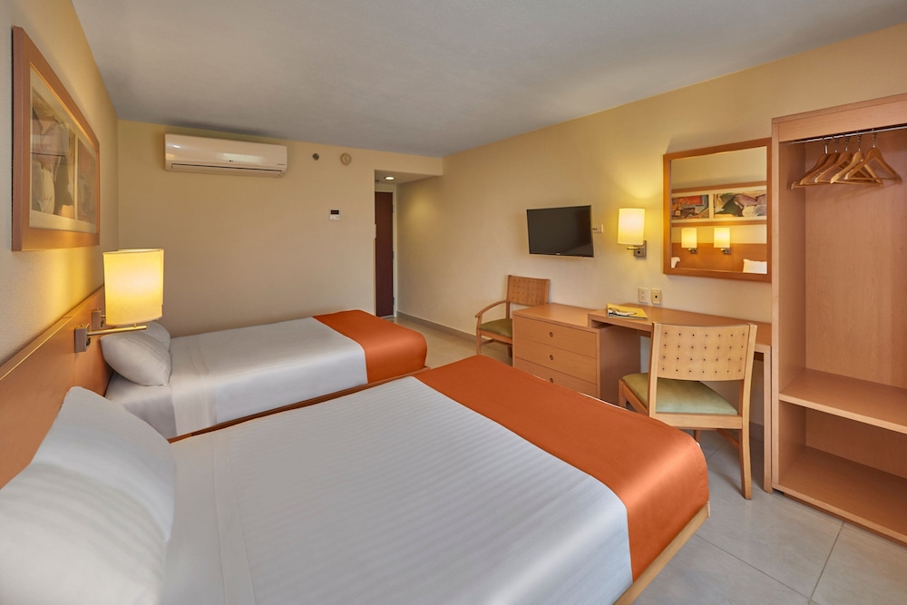 Room, 2 Double Beds - Photo 4