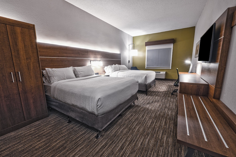 Standard Room, 2 Queen Beds - Photo 5