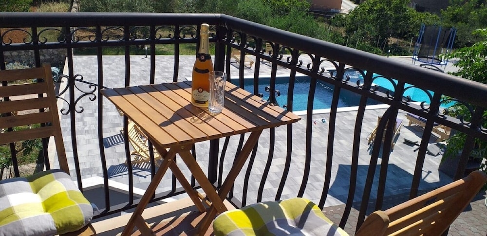 Apartment (Vojni - with pool - A2 Jednosobni(2+2)