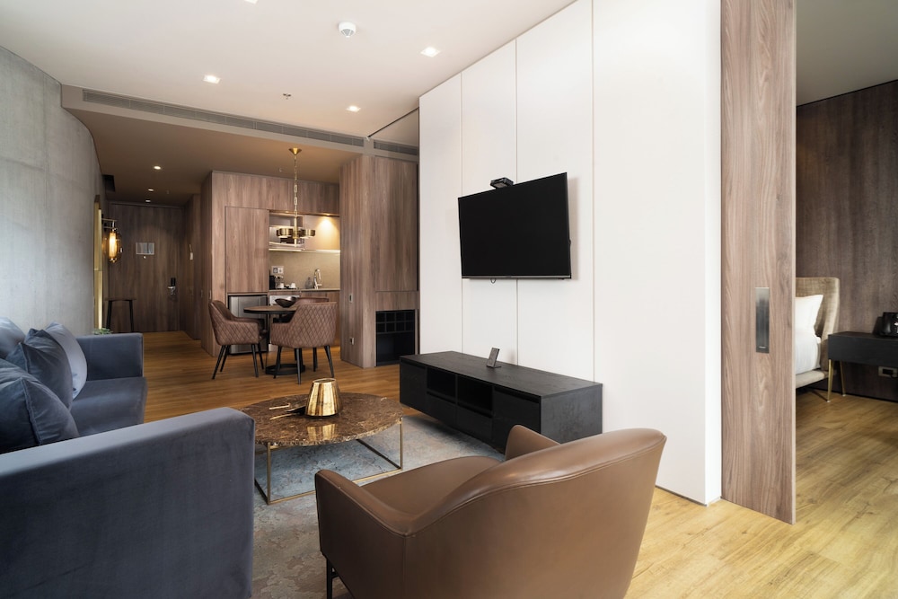 Premier Suite, 1 King Bed (Apartment) - Photo 8
