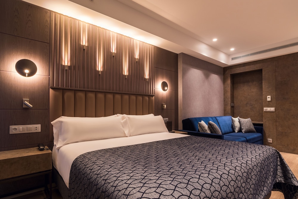 Premium Double Room Single Use - Photo 2