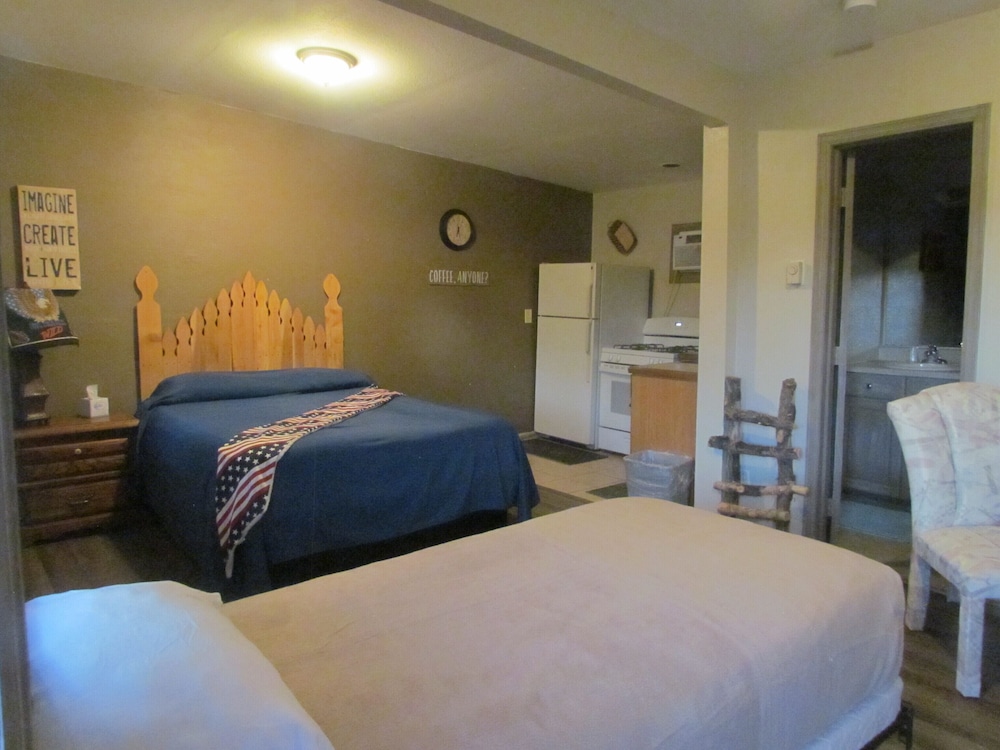 Deluxe Room, 1 Queen Bed, Kitchenette photo 1