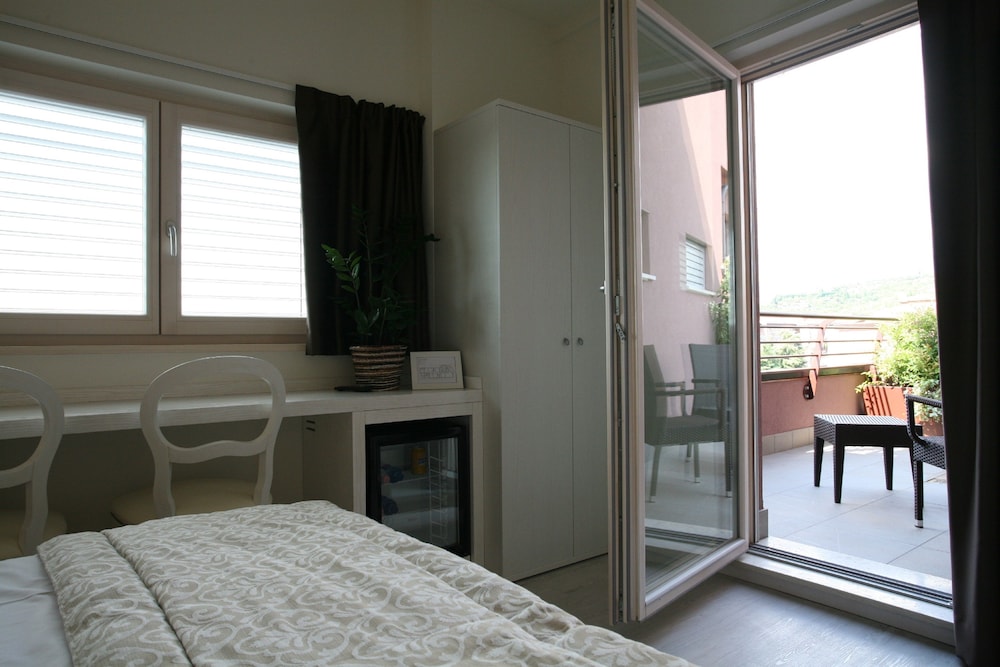 Comfort Triple Room, 1 Bedroom, Terrace, City View photo 2
