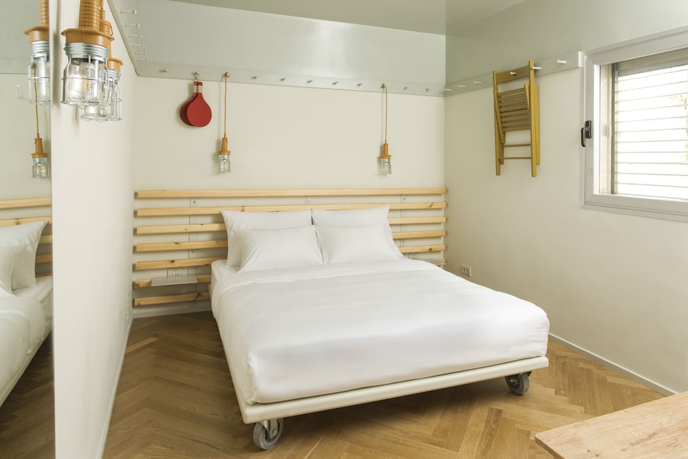 Double Room, 1 Queen Bed photo 1