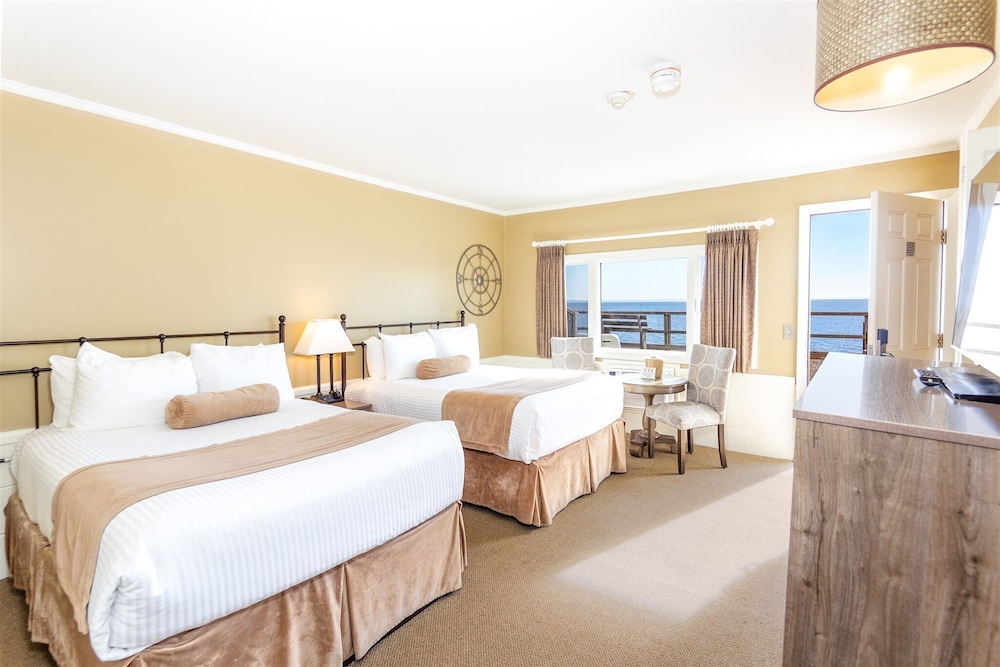 Deluxe Room, 2 Double Beds, Patio, Sea View photo 1