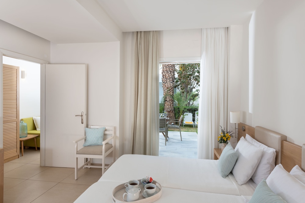 Suite, Multiple Beds, Sea View - Photo 9