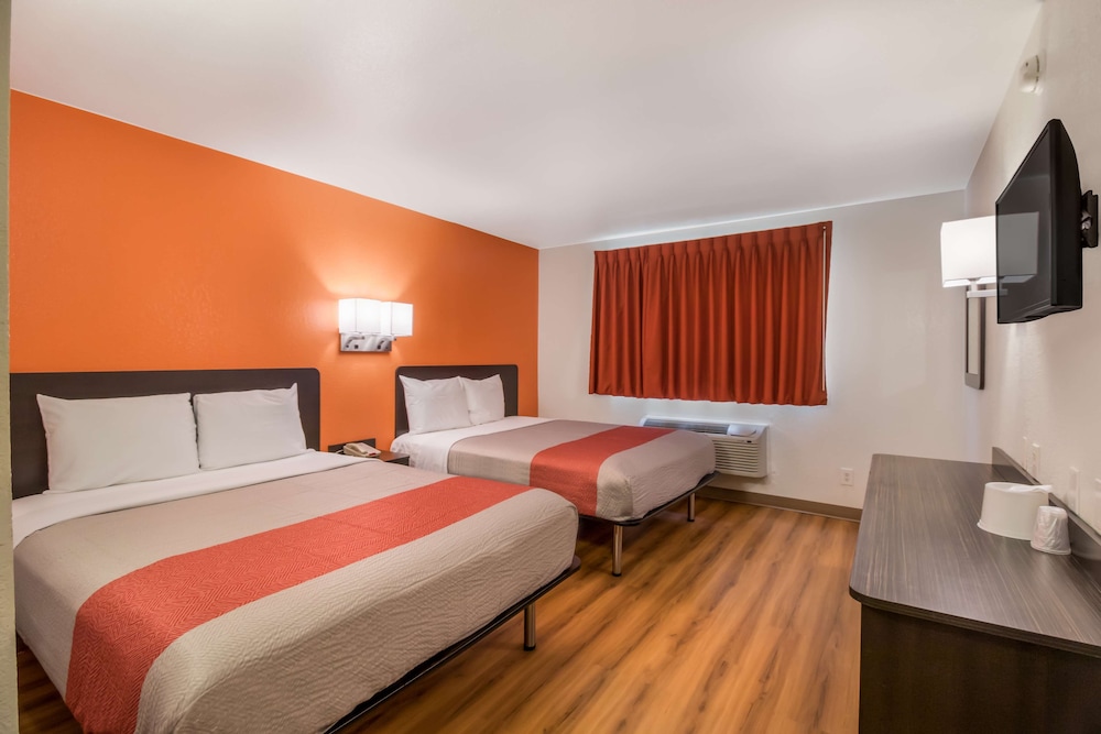Standard Room, 2 Queen Beds, Non Smoking photo 3