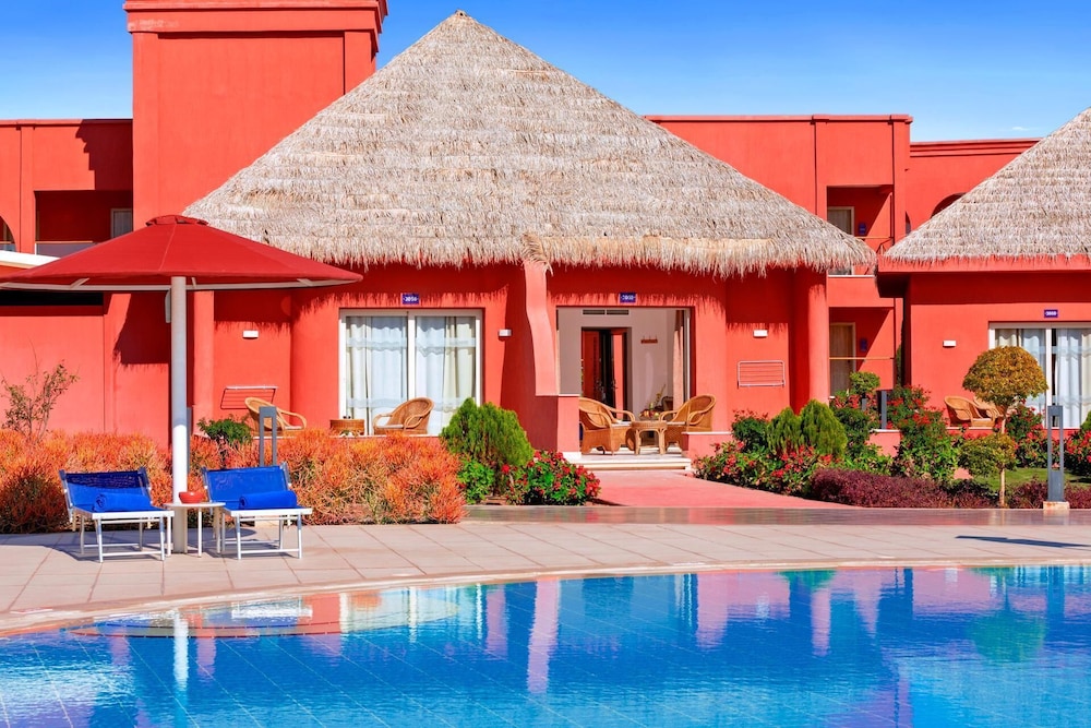 Deluxe Bungalow, Pool View - Photo 6