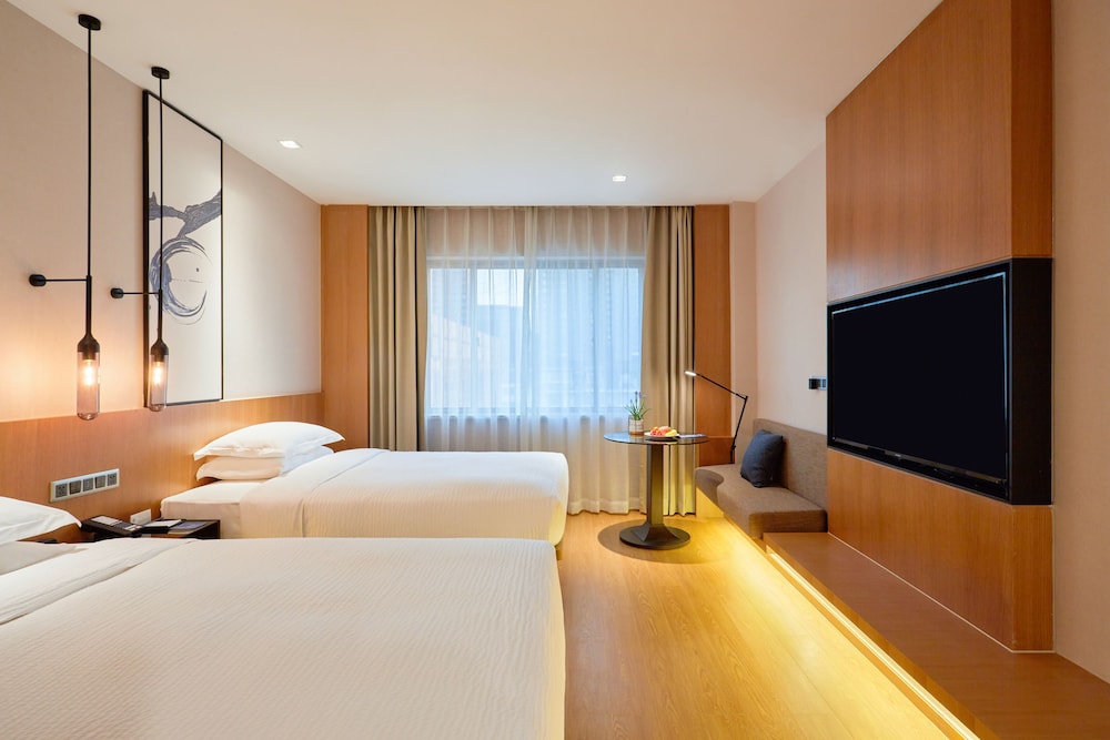 Deluxe Room, 2 Twin Beds, City View - Photo 8
