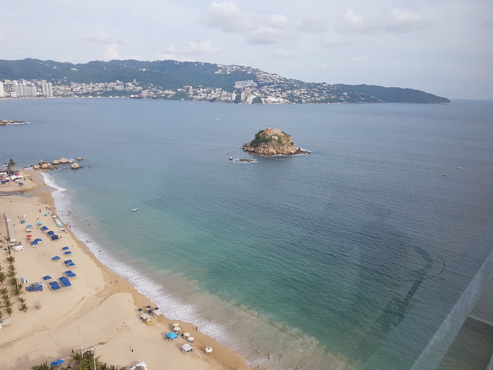 Deluxe Room, 2 Double Beds, Balcony, Partial Ocean View - Photo 4