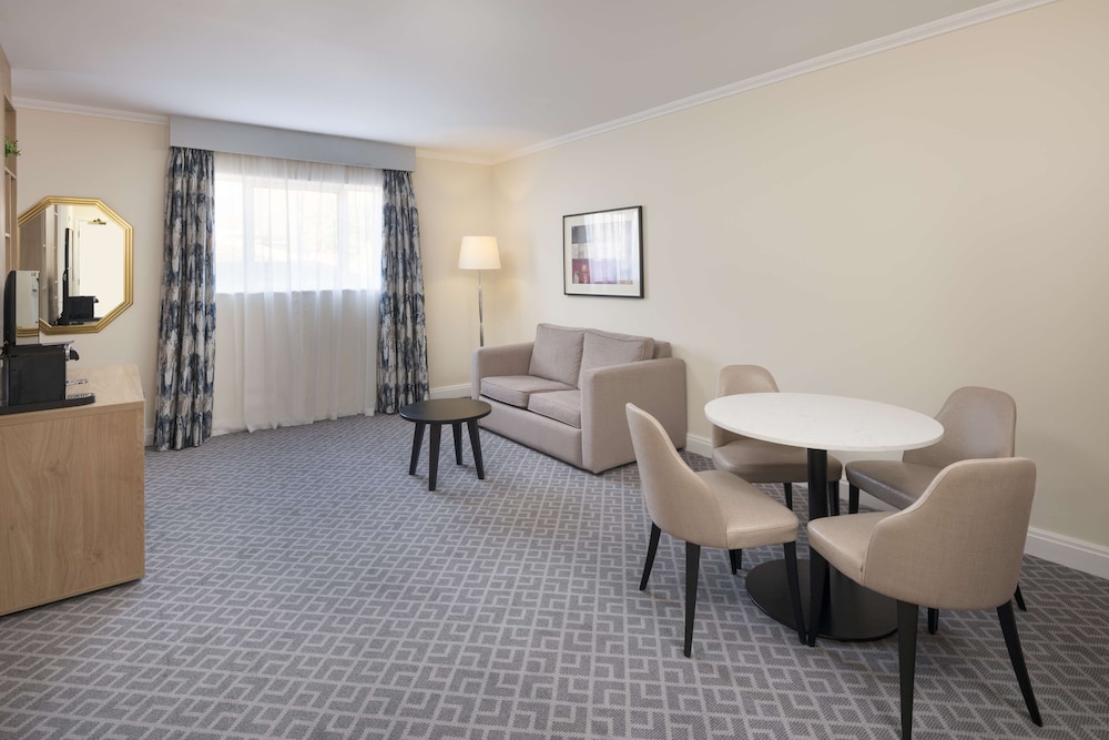 Junior Suite, 1 King Bed - Photo 1