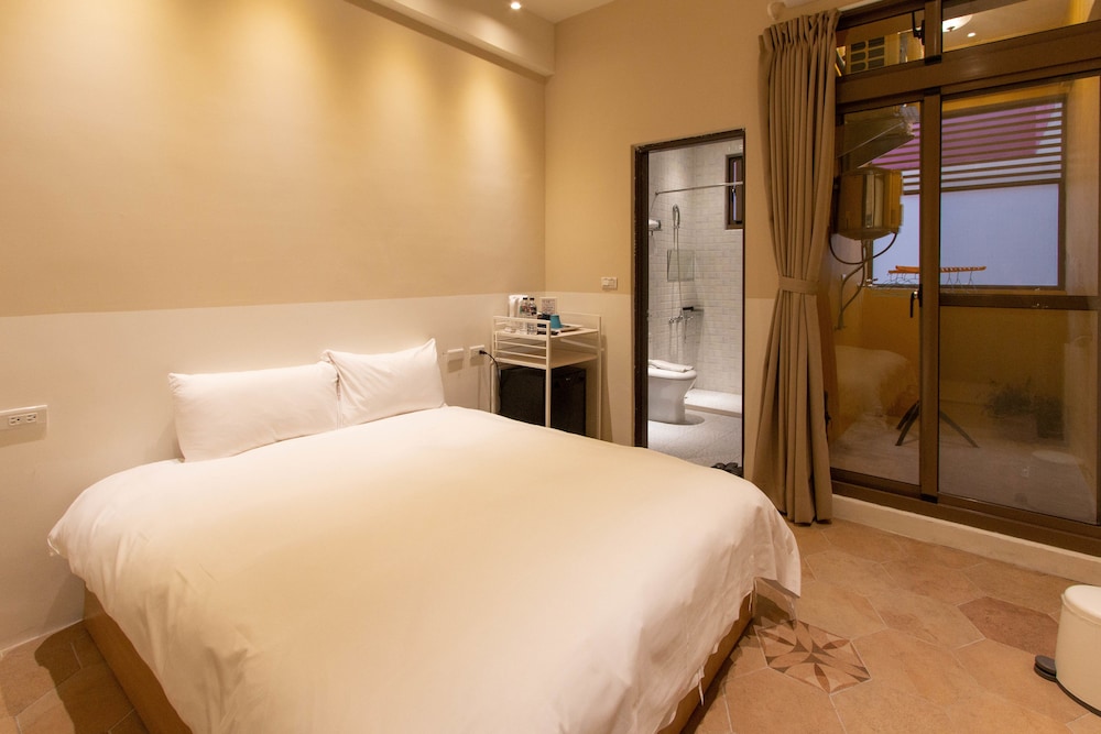 Economy Double Room, 1 Queen Bed, Accessible, Non Smoking photo 2