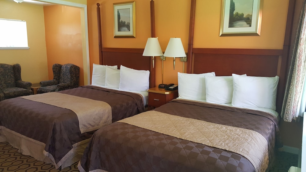 Deluxe Queen Room, 2 Queen Beds, Non Smoking - Photo 1