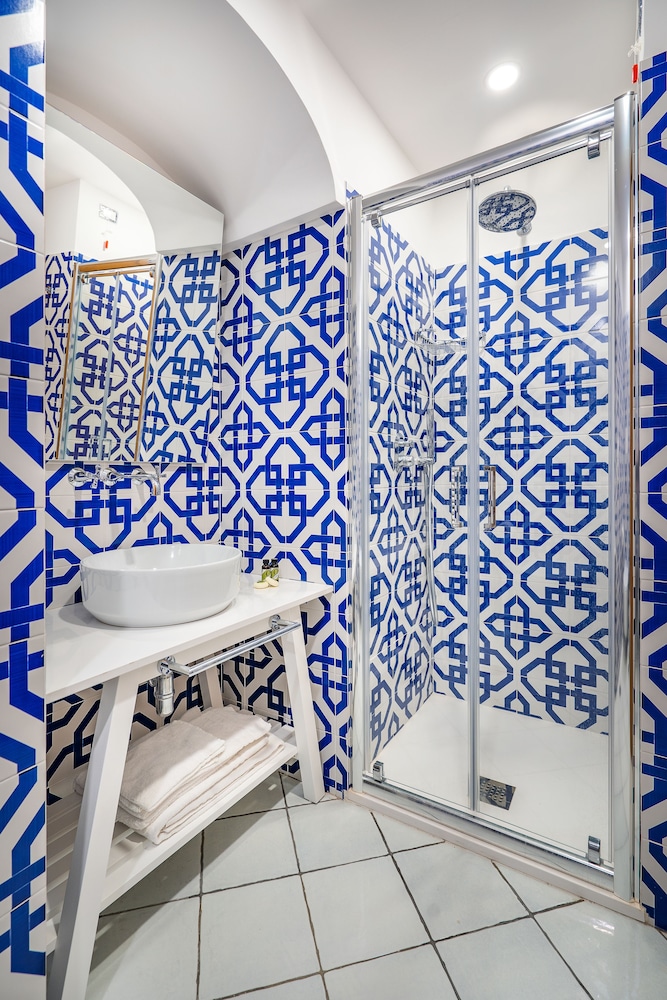 Classic Double or Twin Room, Sea View - Photo 3