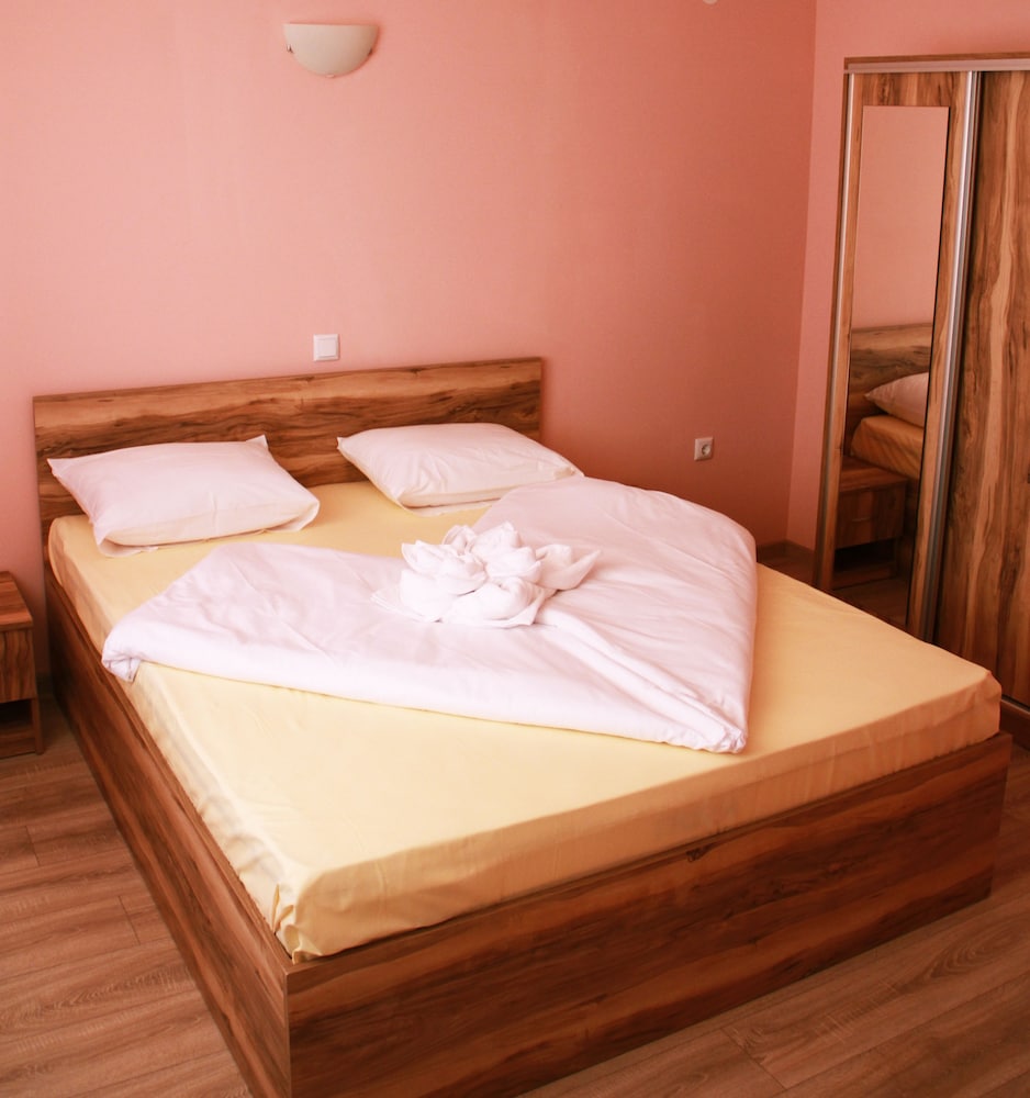 Deluxe Studio Suite, 2 Bedrooms, Balcony, Mountain View photo 1
