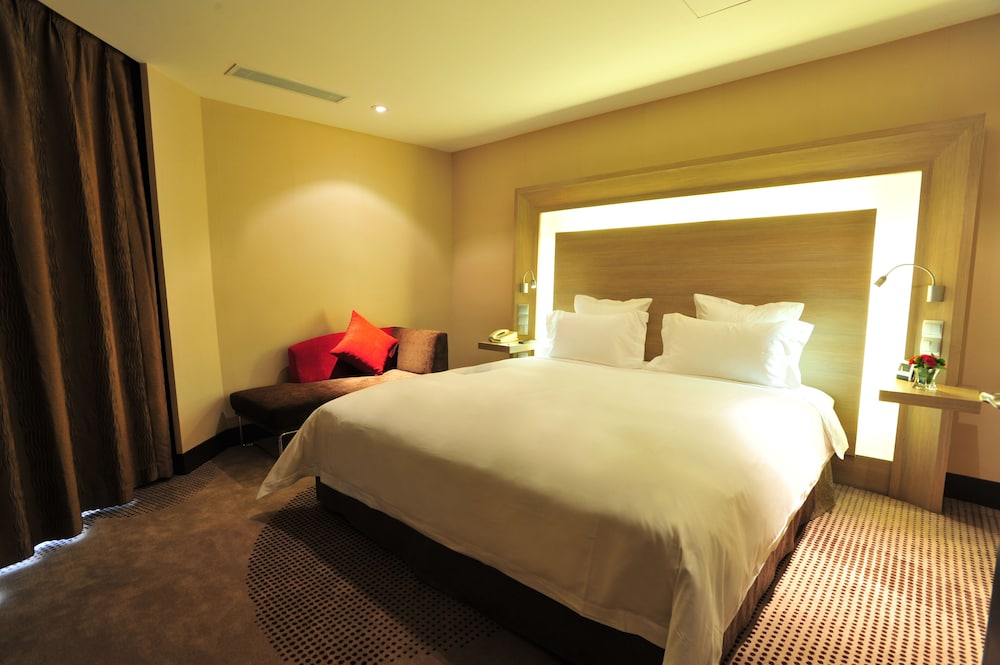 Standard Room, 1 King Bed - Photo 1