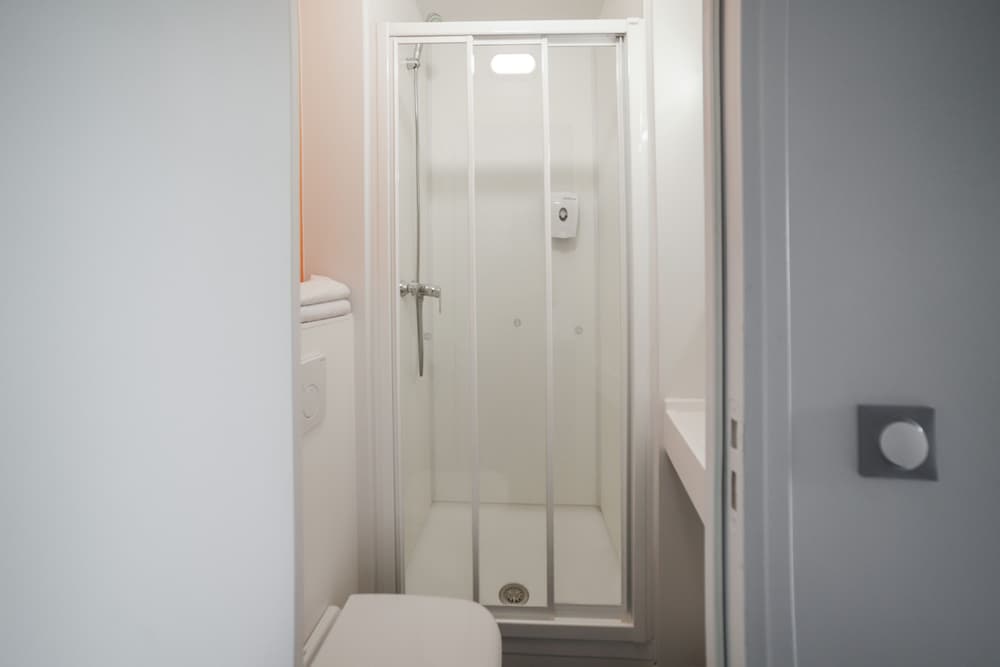 Standard Room, 1 Double Bed, Private Bathroom photo 2