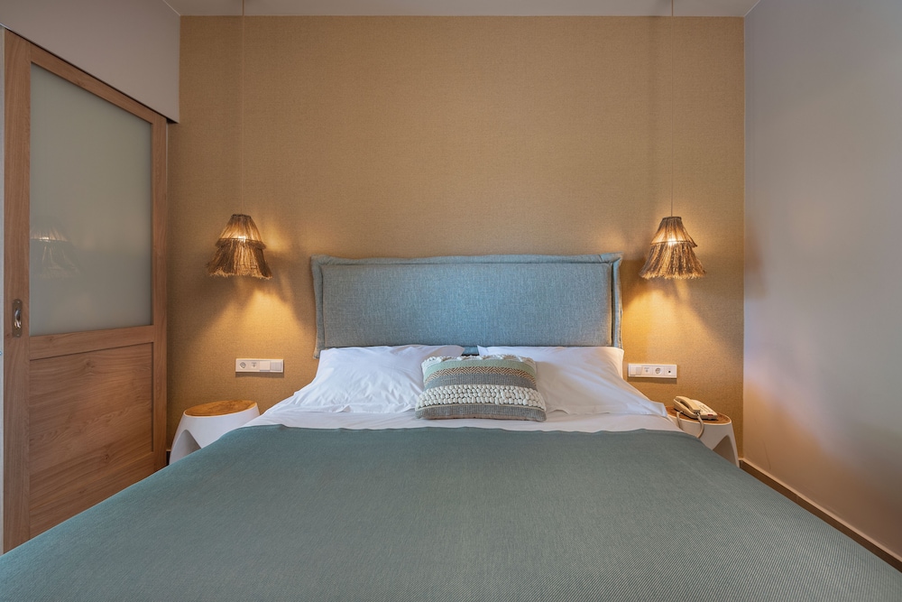 Premium Resort Room Sliding Doors Garden View - Photo 3