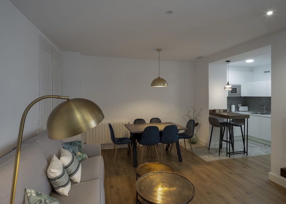 Family Apartment, Private Bathroom, Courtyard View (2 Habitaciones) - Photo 16