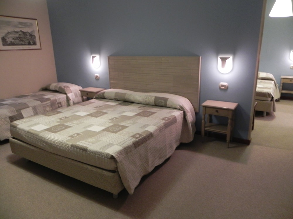 Family Room photo 3