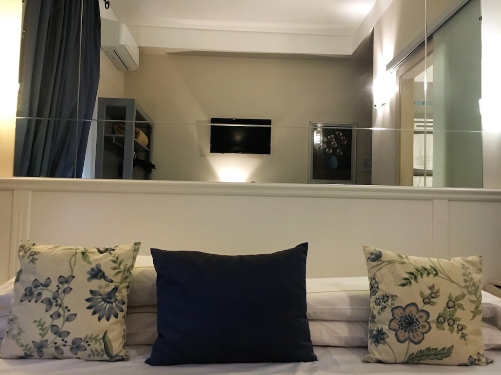 Standard Double Room - Photo 13