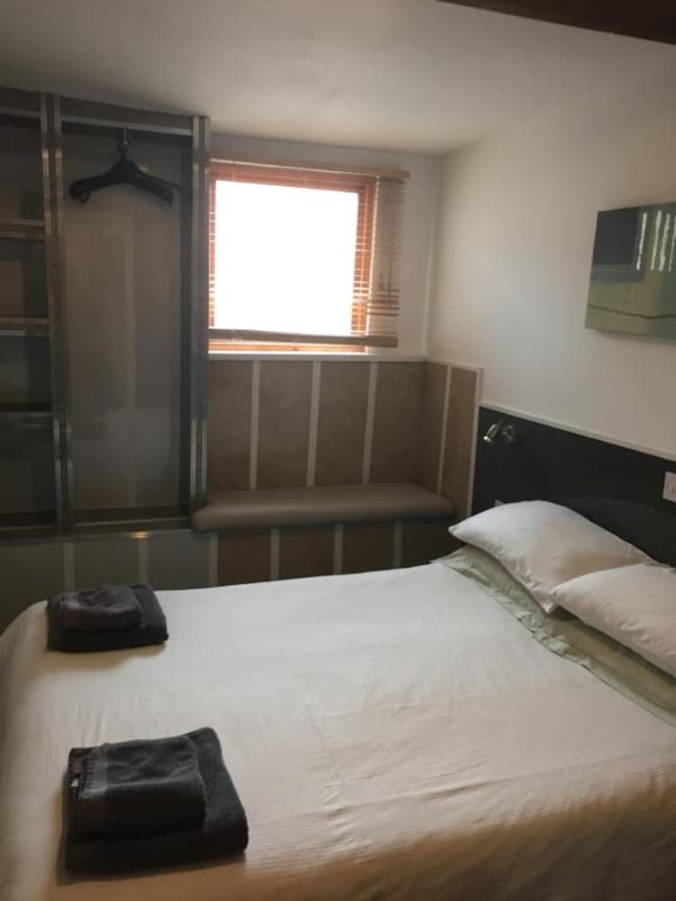 Standard Twin Room, 2 Twin Beds - Photo 2