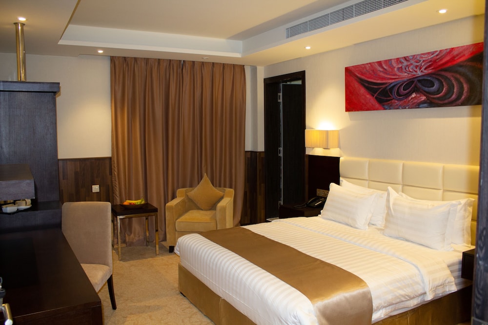 Deluxe Room, 1 King Bed - Photo 2