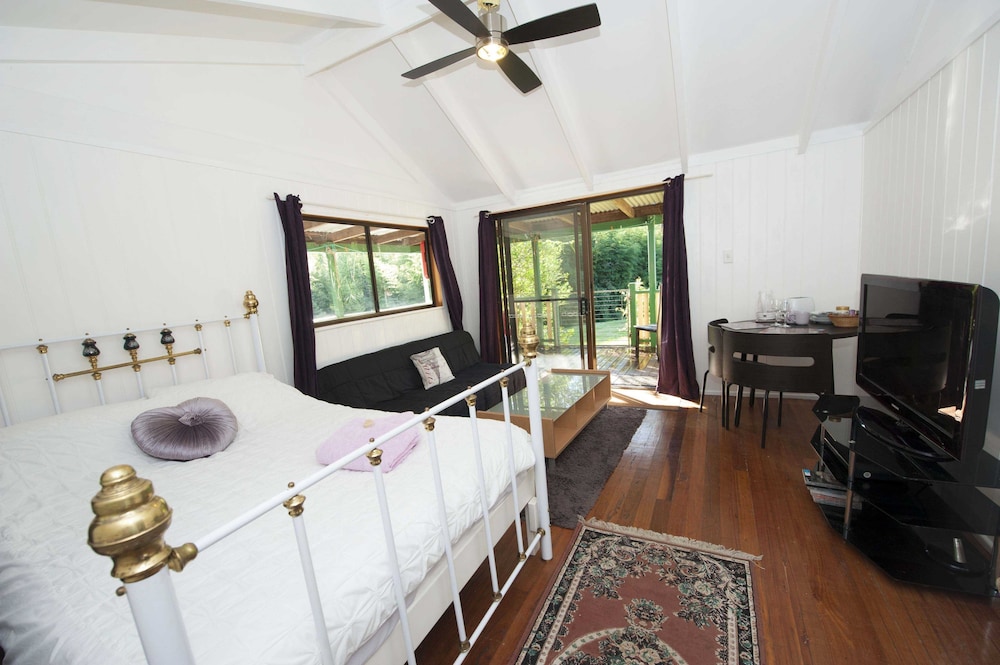 The Lavendar Room Bedsitter photo 2