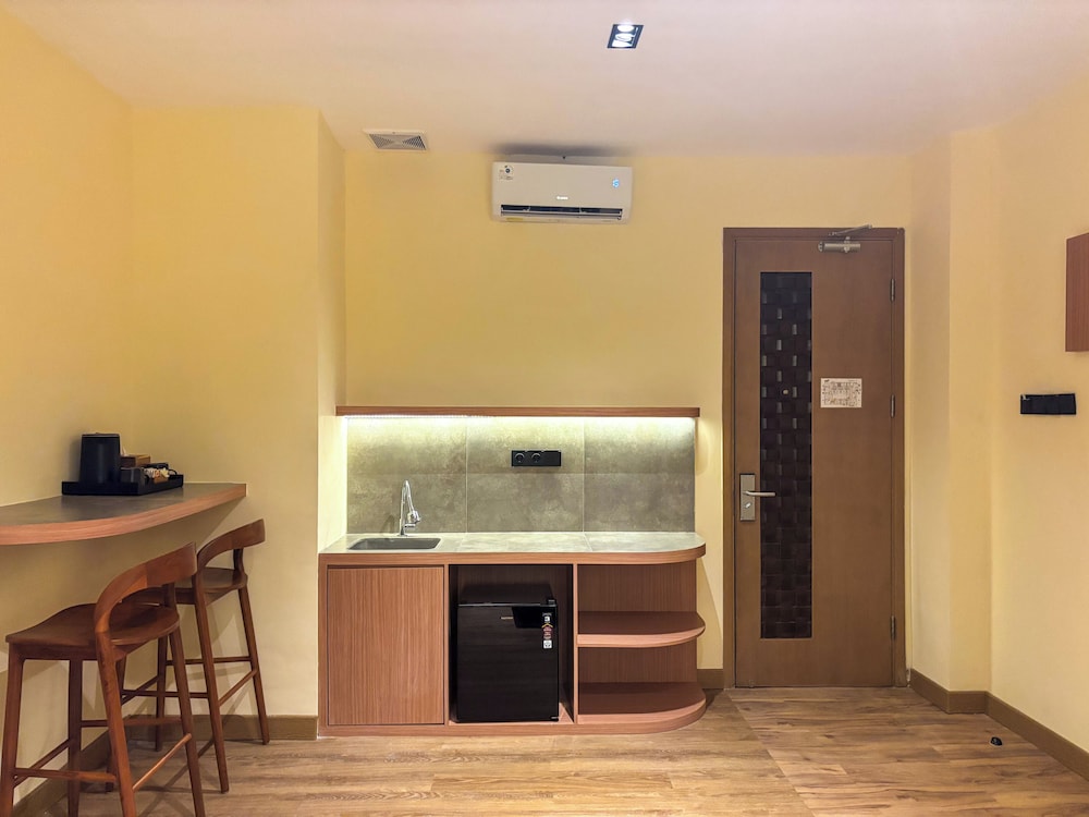 Suite, 1 Bedroom - Photo 9